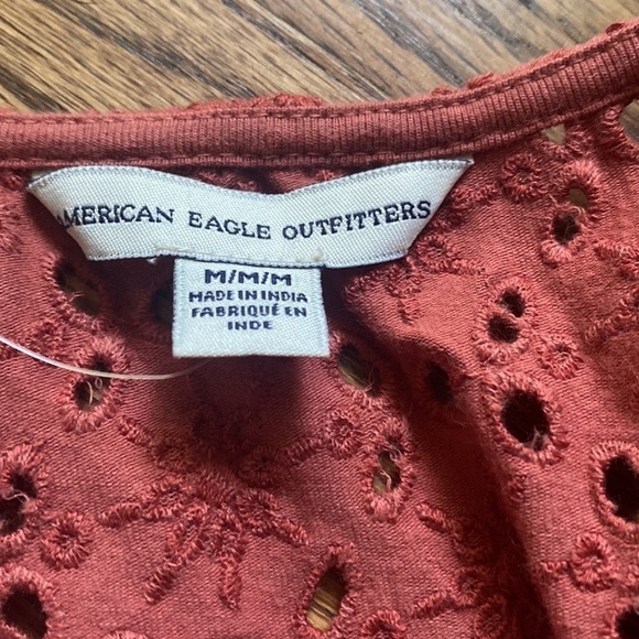 American Eagle Eyelet Top Size Medium NWT - Picture 4 of 7